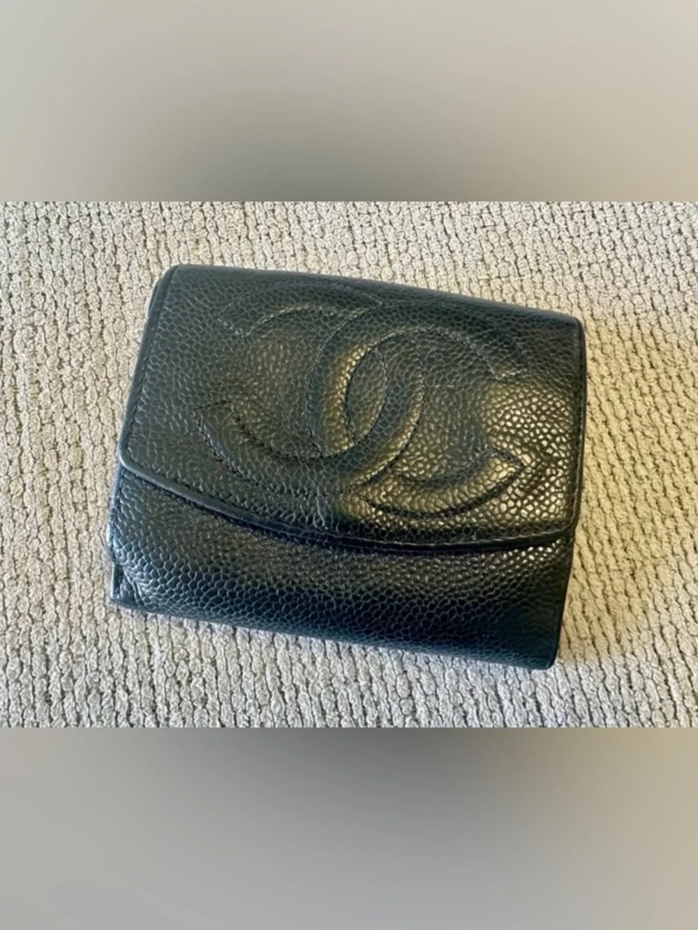 CHANEL Black Caviar Leather Compact Wallet with Embossed CC - Picture 1 of 5